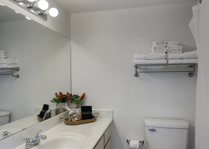 236 Fully Furnished 1br Suite-outdoor Pool